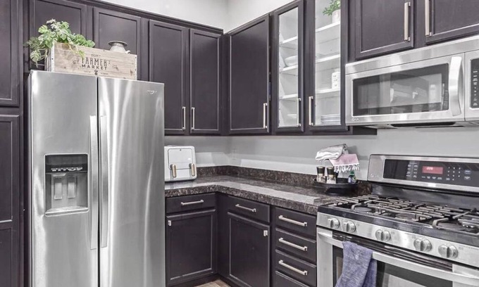 Verrado Main Street District Casa | Charming Townhome in the heart of Verrado: Walk to Golf, Hiking, Shops & Dining