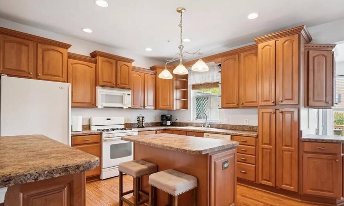 Edgewater Casa | Charming townhome in awesome Edgewater, MD