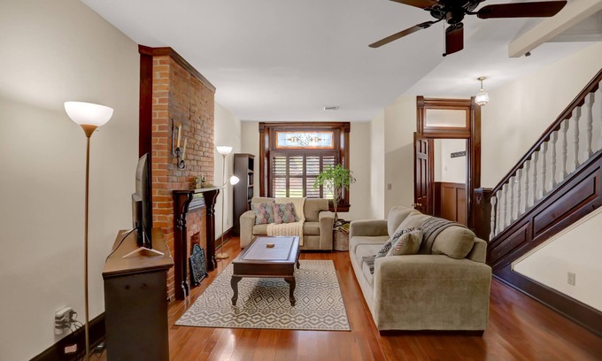 Harrisburg - Hershey Casa | Charming Townhome in Historic Shipoke
