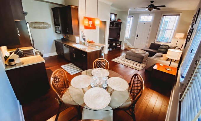 Hammond's Ferry Condominio | Charming Townhome in premiere neighborhood 5 miles from Augusta National