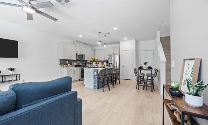 Fallbrook Casa | Charming townhome with WiFi, AC, Pool and Community Center in Peaceful Fallbrook
