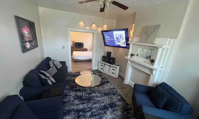 St. Louis Casa | Charming townhome with WiFi and AC in lovely St. Louis