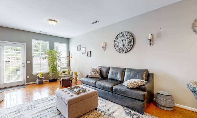 Winston - Salem Casa | Charming townhouse with pool, patio, central AC, & washer/dryer