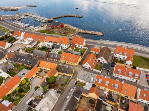 Logstor Casa | Charming Townhouse From 1877, Located In The Middle Of Løgstør Only 100 Meters From The Harbor