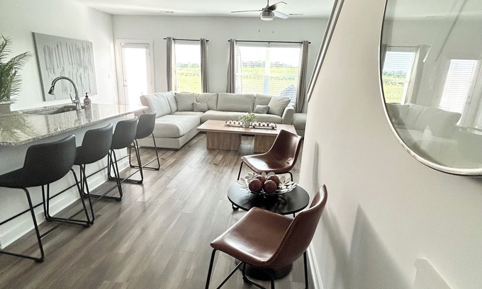 Huntsville Cabaña | Charming Townhouse luxury - Brand New & Great Location