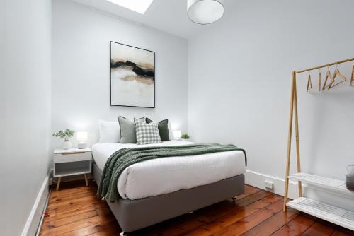 Launceston CBD Apartamento | Charming Townhouse Steps Away from Shops