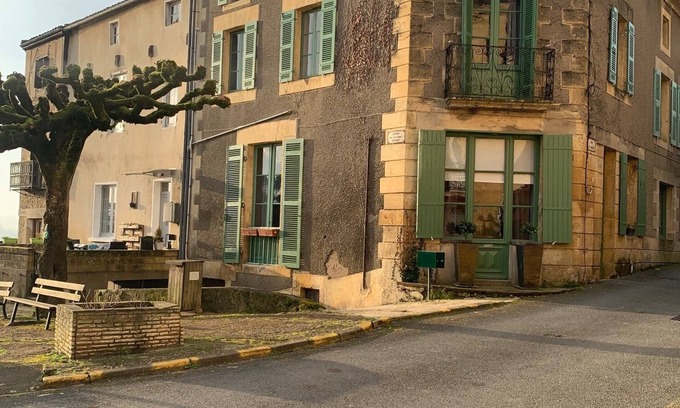 Pays-de-Belves Casa | Charming traditional house 50 m from town center.