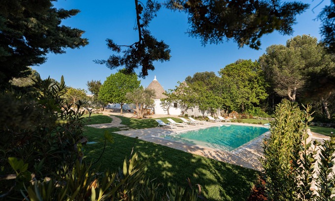 Selva di Fasano Villa | Trullo encantador con piscina privada y piscina SPA para relajación de lujo