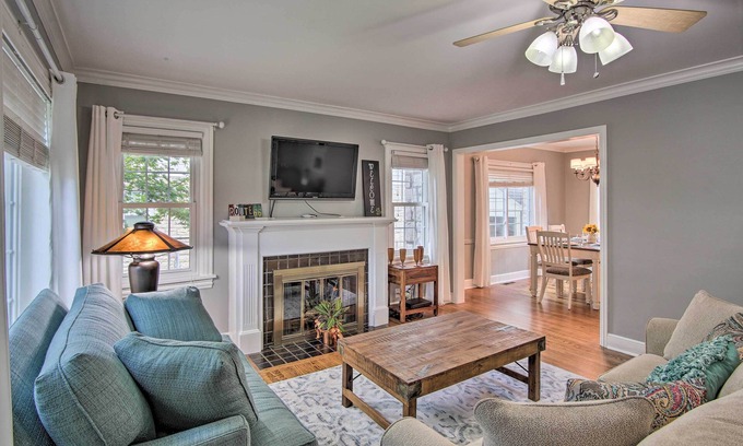 Tulsa Cabaña | Charming Tulsa Bungalow w/ Furnished Deck!