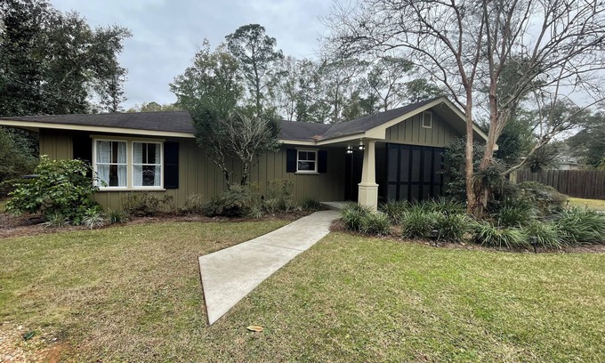 Magnolia Springs Casa | Charming two bedroom cottage steps away from Magnolia River in Magnolia Springs