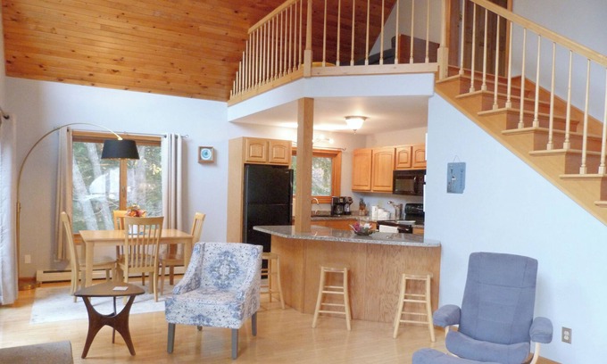Brooksville Cabaña | Charming two-bedroom cottage on Cape Rosier walking distance to Bakeman Beach!