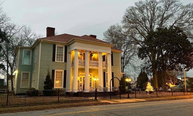 Anderson Casa | Charming two room grand suite in Historic antebellum mansion.