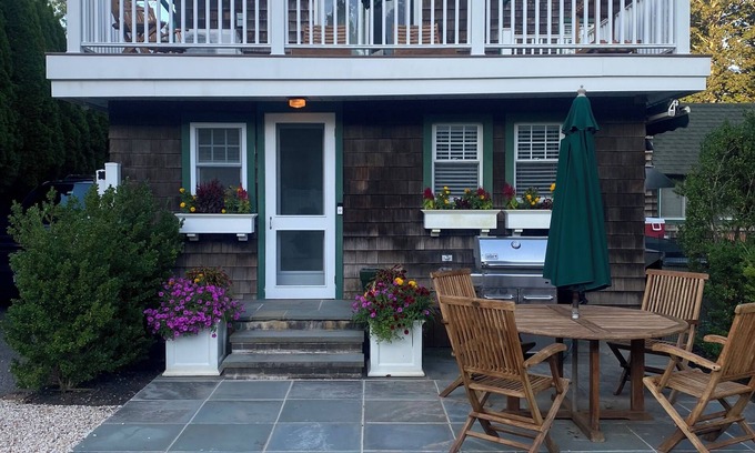 Village of Southampton Casa | Charming Two-Story Retreat in Southampton Village walk to town, beach and train.