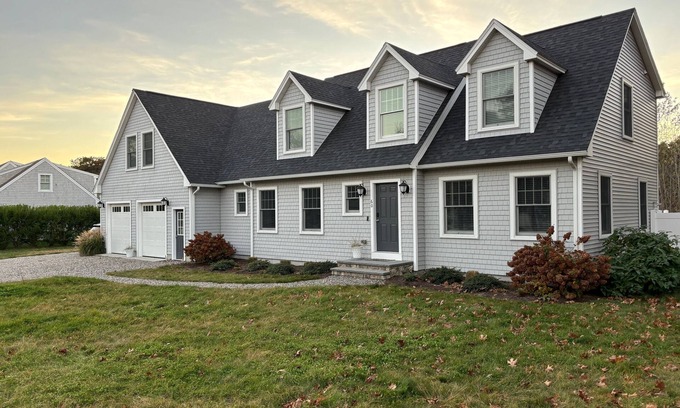 West Chatham Casa | Charming two year old 3Bd Rm 4 bath home .6mi to Ridgevale Beach