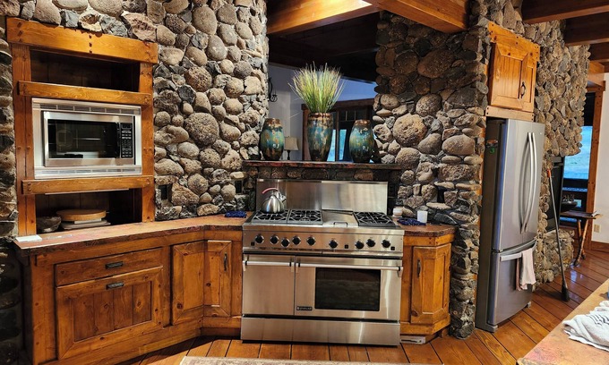 Mesa Otro | Charming unique 2-bdrm farmhouse in Mesa with WiFi, close to Powderhorn Ski Area