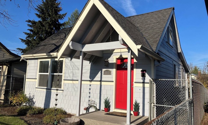 University Park Casa | Charming University Park 2BR Bungalow in amazing Portland