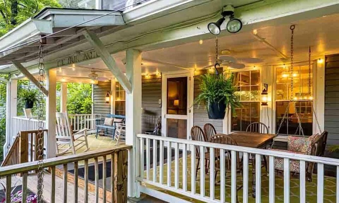 Montreat Casa | Charming Updated 1920's Cottage - Perfect for Groups and Families