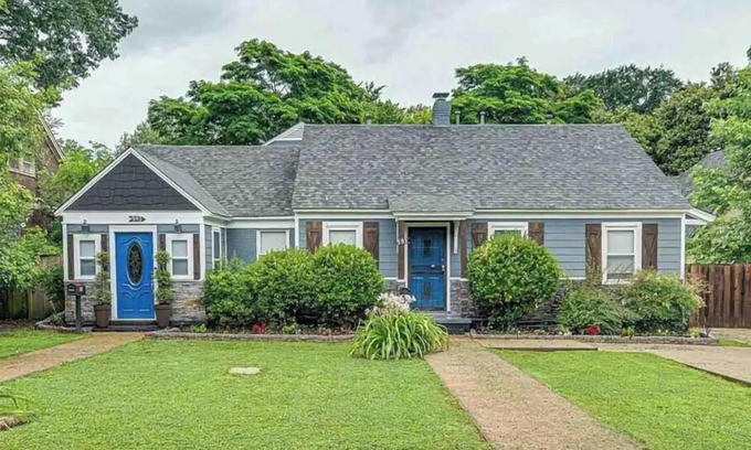 University District Casa | Charming Updated One Bedroom with yard