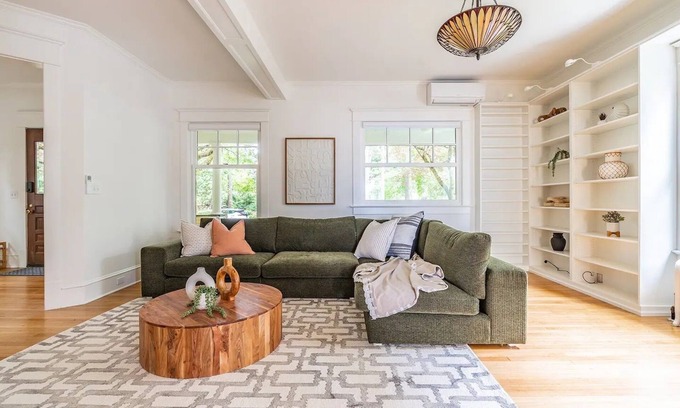 Stevens Casa | Charming Urban Retreat: Elegant Home in Cap Hill