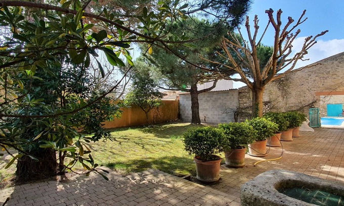 Saint-Denis-d'Oleron Casa | Charming villa in the center of town, with swimming pool, close to the sea and market.