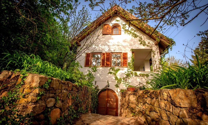 Badacsonytomaj Casa | Charming vacation home in a lush garden