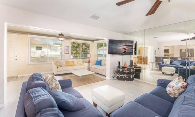Laurel Casa | Charming vacation home, short walk to the beach