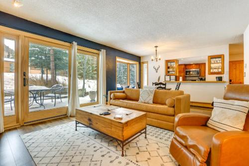 Vail Apartamento | Charming Vail Condo with Patio and Mountain Views