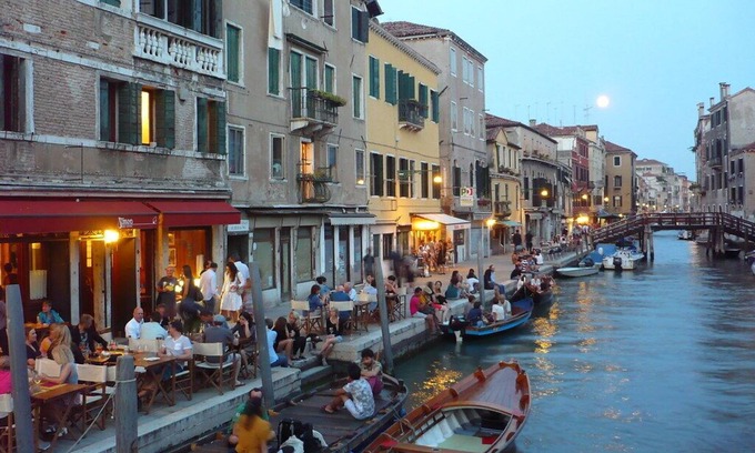 Cannaregio Apartamento | Charming Venetian style, central, air conditioned 2 bedroom apartment