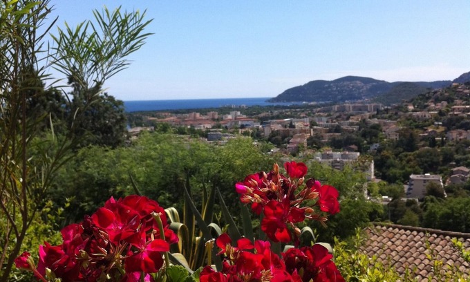 Mandelieu-La-Napoule Casa | encantadora villa tranquila con vistas al mar y Esterel con vistas a la bahía de Mandelieu