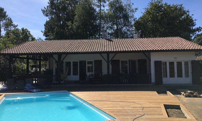 Vielle-Saint-Girons Villa | Encantadora villa, piscina climatizada, tranquilos terrenos arbolados, cerca del lago, océano, bosques