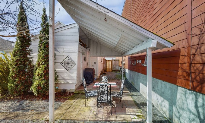 Ferndale Casa | Encantadora joya victoriana con techos de 11 pies, terraza amueblada y parrilla de gas privada