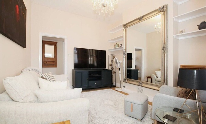 Golborne Apartamento | Charming Victorian Home in Westminster