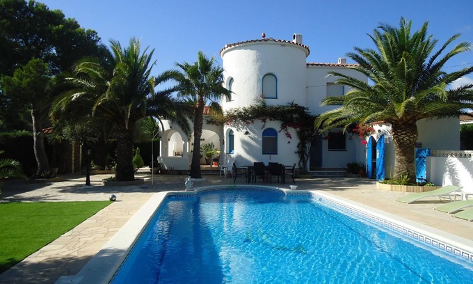 Les Tres Cales Villa | Encantadora villa para 10 personas con piscina privada!