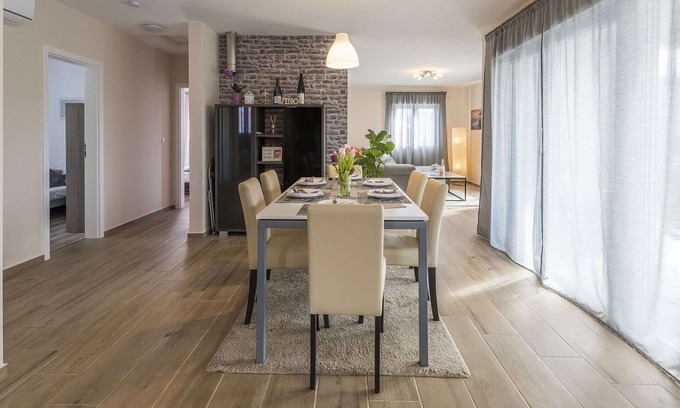 Porec Cabaña | Encantadora Villa Frontera en Nova Vas con piscina privada para 7 personas