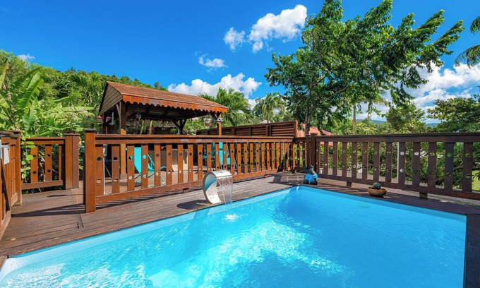 Pointe-Noire Casa | Encantadora villa en una zona tranquila con jacuzzi y jardín tropical, sin vis-à-vis.