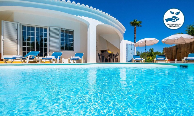 Armacao de Pera Villa | Charming villa w/ BBQ near beach, Armação
