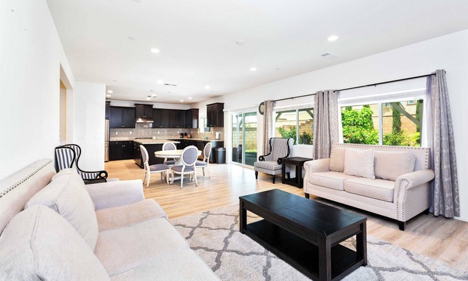 Ontario Casa | Charming Villa Retreat on Bennington - A Perfect Getaway Awaits You Here #41282