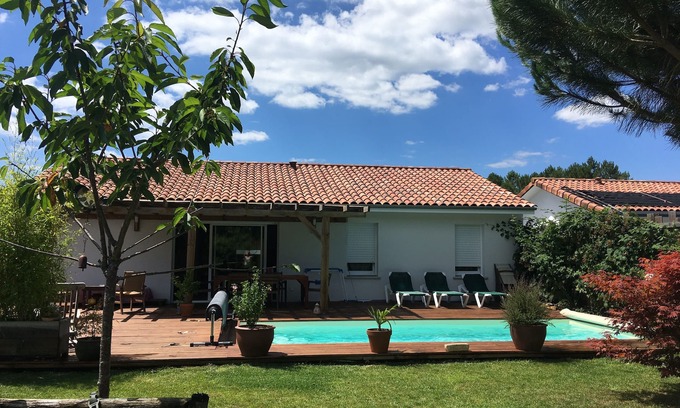 Magescq Villa | Cómoda casa con piscina y jardín.