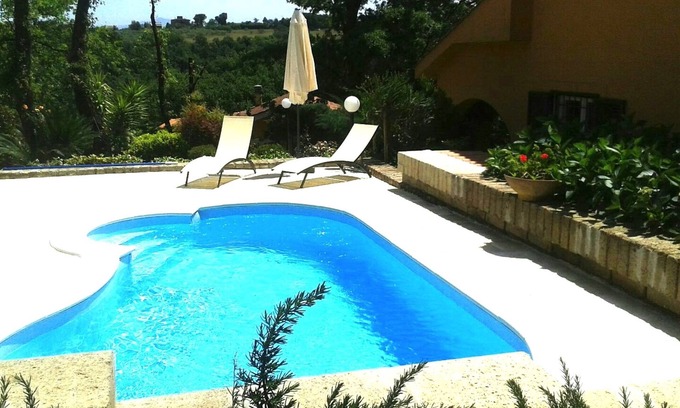 Monte Caminetto Villa | Hermosa Villa con piscina