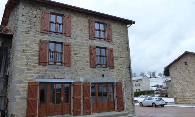 La Guillermie Cabaña | Antiguo taller renovado con jardín y terraza, ideal para vacaciones familiares en la Montaña Bourbonnaise