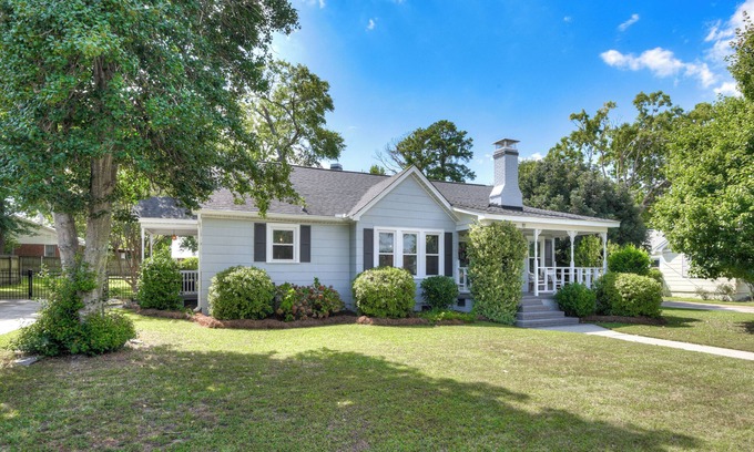 West Columbia Casa | Charming Vintage Bungalow Near USC & Downtown with Big Fenced In Backyard