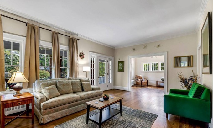 Old Irving Park Casa | Charming, voluminous, manor in renowned Irving Park neighborhood! Close to downtown! Near premier shops and eateries!