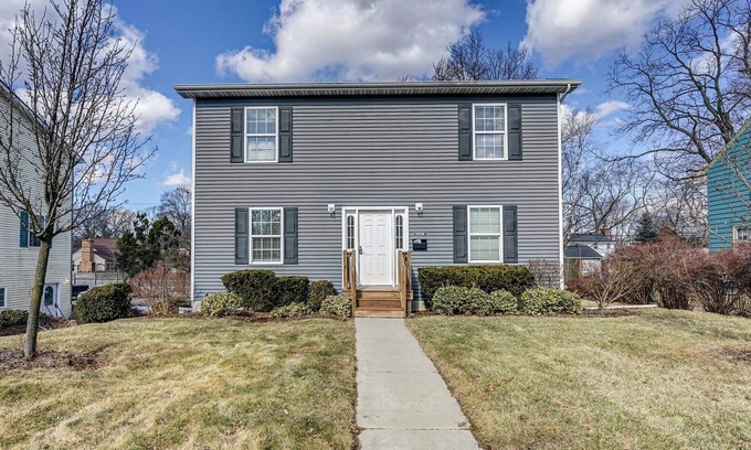 College Heights Casa | Charming Voyage: Ypsi & AnnArbor