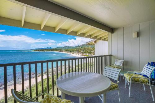 Wailua House Lots Casa | Charming Wailua Bay View Oceanfront Top Floor with an Amazing View!