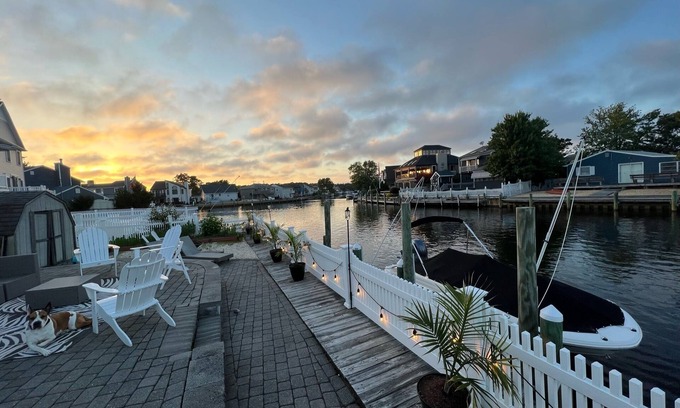 Osbornsville Casa | CHARMING WATERFRONT HOME IN PRIVATE BEACH COMMUNITY