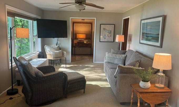 Fremont Cabaña | Charming Waterfront 3-Bdrm. Cottage on Wolf River with Private Dock. Fremont, WI