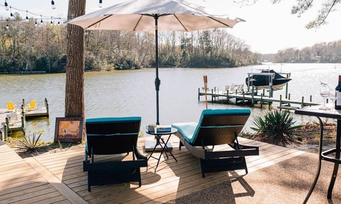 Topping Casa | Charming Waterfront Cottage Small Beach