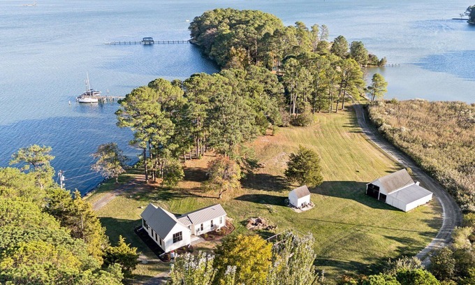 Bozman Cabaña | Charming Waterfront Cottage Retreat near St. Michaels