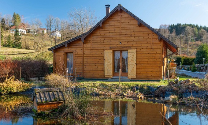 Le Menil Chalet De Esquí | Charming waterside chalet La Zaubette