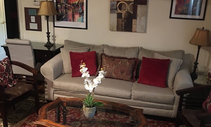Uptown Casa | Casita elegante, cerca del complejo Riverwalk y Pearl